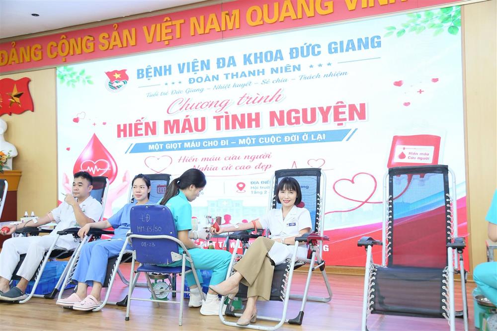 NHỮNG NGƯỜI MẶC ÁO BLOUSE LẠI TÌNH NGUYỆN TRỞ THÀNH... NGƯỜI HIẾN MÁU!